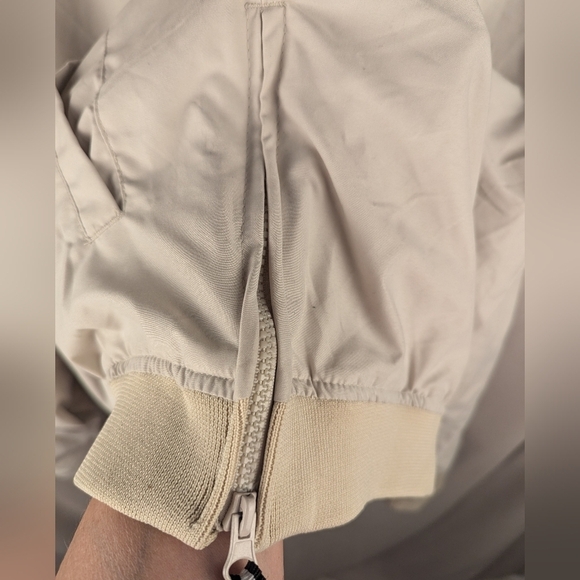 Tres Bien large beige pullover, two pockets, 1 side zipper on side, cuffs clean - Picture 5 of 9